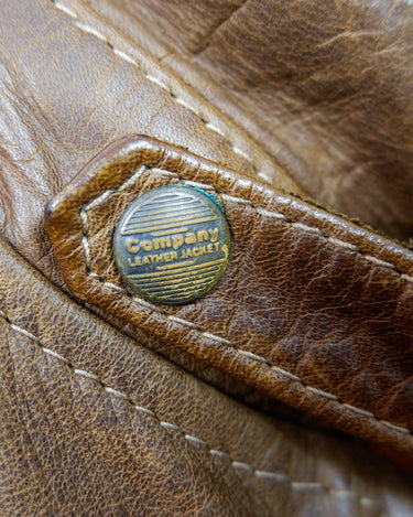 Fall in love with this italian vintage 80s brown leather jacket! With its classic look, warm wool lining, and thick leather material, you'll look and feel great while staying cozy!