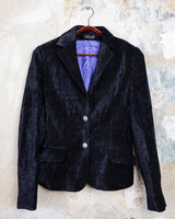 Add some sass to your wardrobe with our Preloved black plisee spring blazer! This elegant piece features light shoulder pads for structure and flare, while the plisee design adds an eye-catching touch.