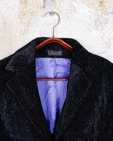 Add some sass to your wardrobe with our Preloved black plisee spring blazer! This elegant piece features light shoulder pads for structure and flare, while the plisee design adds an eye-catching touch