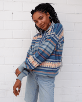 This cute Vintage 90s blue geometric pattern sweater (thin!) will have you feeling snazzy! You won't be able to deny the 80s / 90s's charm with its unique pink detailing - perfect for adding an extra splash of personality!