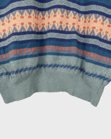 This cute Vintage 90s blue geometric pattern sweater (thin!) will have you feeling snazzy! You won't be able to deny the 80s / 90s's charm with its unique pink detailing - perfect for adding an extra splash of personality!