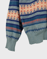 This cute Vintage 90s blue geometric pattern sweater (thin!) will have you feeling snazzy! You won't be able to deny the 80s / 90s's charm with its unique pink detailing - perfect for adding an extra splash of personality!