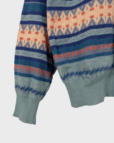 This cute Vintage 90s blue geometric pattern sweater (thin!) will have you feeling snazzy! You won't be able to deny the 80s / 90s's charm with its unique pink detailing - perfect for adding an extra splash of personality!
