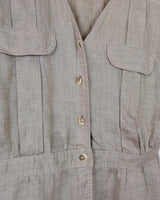 Don't miss out on this '80s classic! You'll be rockin' that timeless vintage look with this beige/brown linen blouse. A must-have wardrobe staple, crafted from linen for a comfy fit.