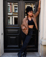 Say goodbye to the days of boring, new-and-shiny leather jackets! Get the good old vintages vibes with this used look 90s brown leather jacket that's already been through the ropes and just waiting to take you on a wild ride. Rock it with confidence! Please keep in mind that this vintage leather jacket has some flaws f.e last photos.