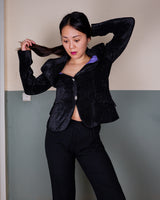 Add some sass to your wardrobe with our Preloved black plisee spring blazer! This elegant piece features light shoulder pads for structure and flare, while the plisee design adds an eye-catching touch.