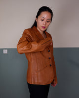 Looking for a spring statement piece? This premium brown lamb leather blazer (thin!) is the answer! With its buttery soft feel, boho stitching details and different leather textures it's a must-have!