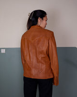 Looking for a spring statement piece? This premium brown lamb leather blazer (thin!) is the answer! With its buttery soft feel, boho stitching details and different leather textures it's a must-have!