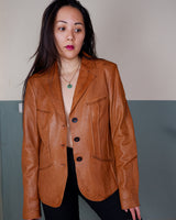 Looking for a spring statement piece? This premium brown lamb leather blazer (thin!) is the answer! With its buttery soft feel, boho stitching details and different leather textures it's a must-have!