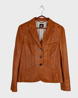 Looking for a spring statement piece? This premium brown lamb leather blazer (thin!) is the answer! With its buttery soft feel, boho stitching details and different leather textures it's a must-have!