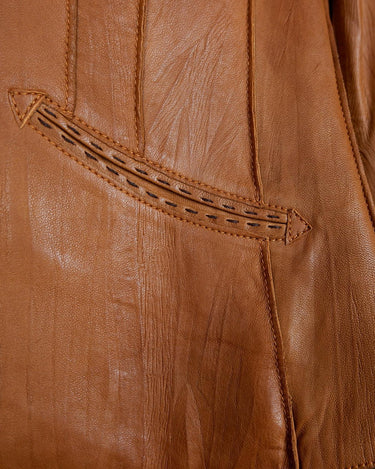 Looking for a spring statement piece? This premium brown lamb leather blazer (thin!) is the answer! With its buttery soft feel, boho stitching details and different leather textures it's a must-have!