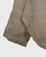 Soft, airy, and effortlessly cool – this vintage 80s linen blouse in a light beige / cream tone brings timeless style. The breathable (a bit see trough) fabric make it perfect for sunny days, casual layering or adding a vintage twist to your everyday look.