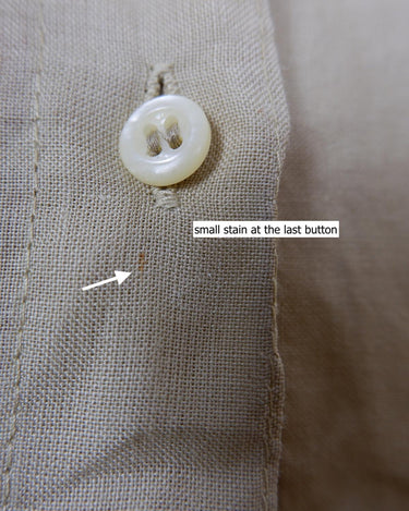 Soft, airy, and effortlessly cool – this vintage 80s linen blouse in a light beige / cream tone brings timeless style. The breathable (a bit see trough) fabric make it perfect for sunny days, casual layering or adding a vintage twist to your everyday look.