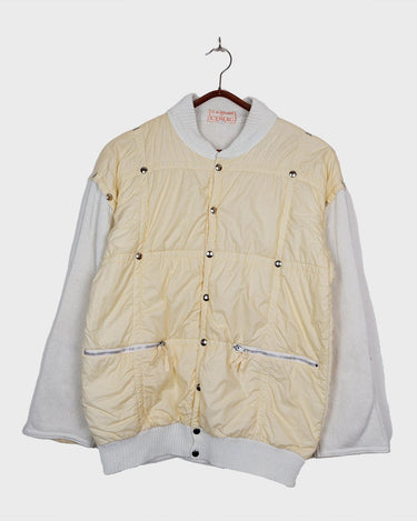 Rare 80s collab between French art rebel Castelbajac and Italian luxury label ICEBERG. A bold mix of soft knit sleeves and lightweight woven fabric, detailed with silver snaps and zip pockets. Playful, offbeat, and seriously collectible.