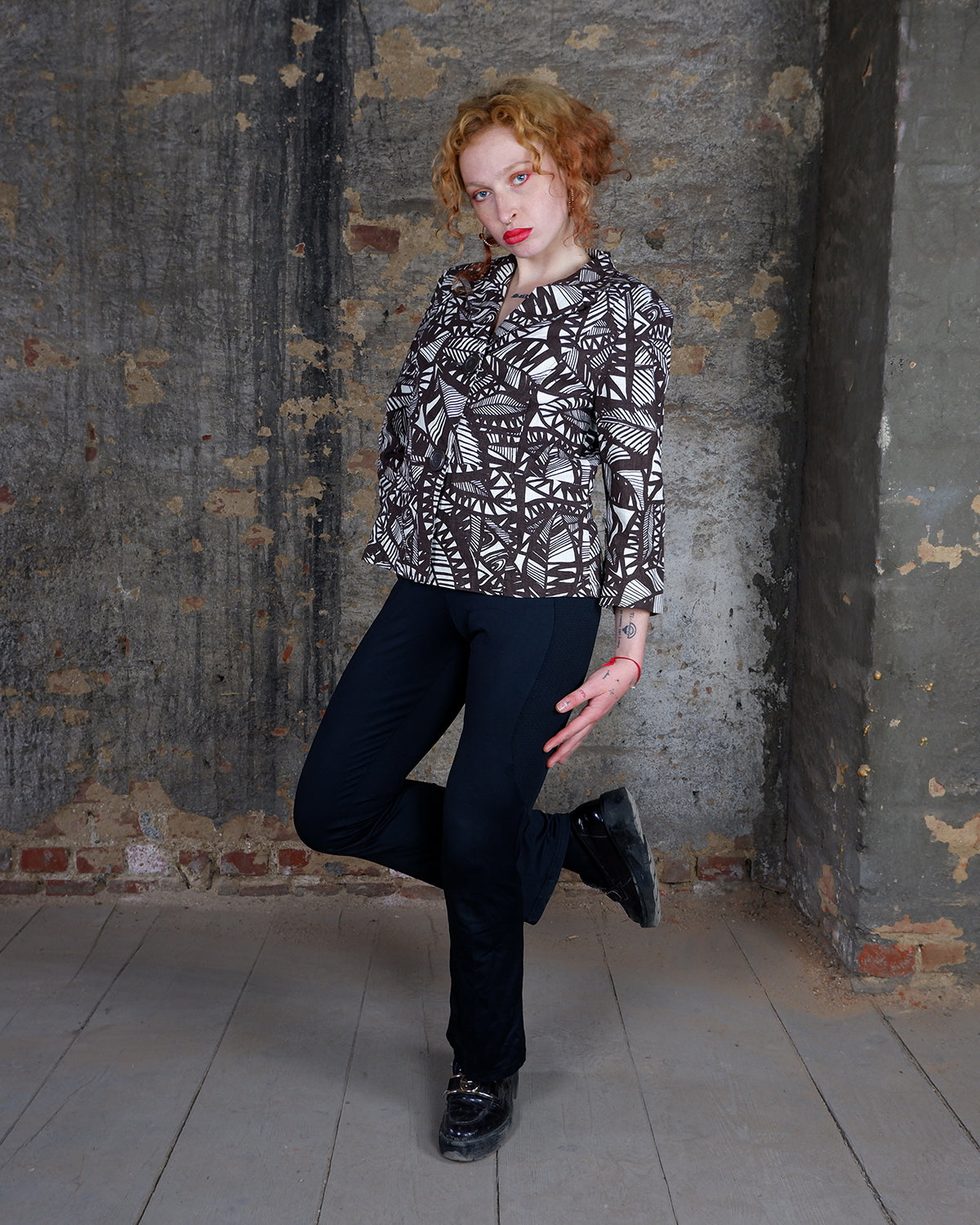 Vintage 80s brown crazy pattern linen mix blouse / thin jacket with light shoulder pads | S - M