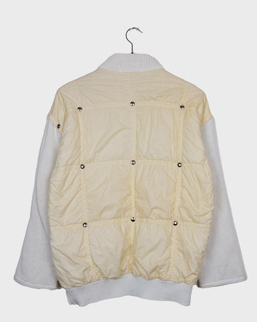 Rare 80s collab between French art rebel Castelbajac and Italian luxury label ICEBERG. A bold mix of soft knit sleeves and lightweight woven fabric, detailed with silver snaps and zip pockets. Playful, offbeat, and seriously collectible.