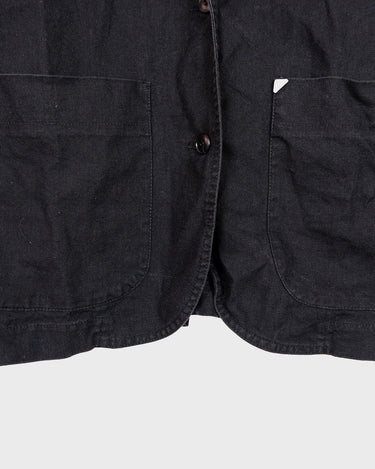 If you’re looking for a timeless piece, you can’t go wrong with this Vintage 90s linen x cotton black blazer. Crafted in Morocco, you’ll be making a statement of effortless elegance in no time!