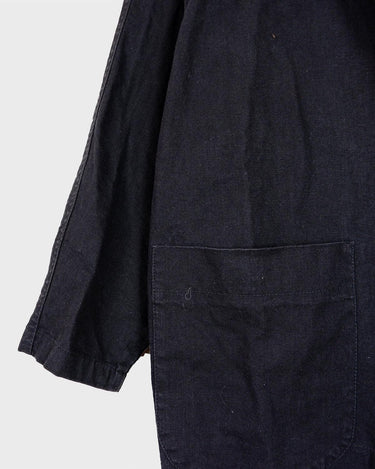 If you’re looking for a timeless piece, you can’t go wrong with this Vintage 90s linen x cotton black blazer. Crafted in Morocco, you’ll be making a statement of effortless elegance in no time!