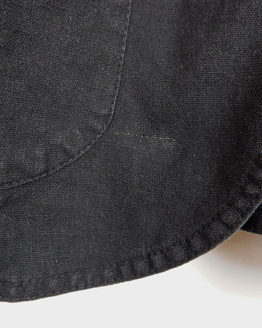 If you’re looking for a timeless piece, you can’t go wrong with this Vintage 90s linen x cotton black blazer. Crafted in Morocco, you’ll be making a statement of effortless elegance in no time!