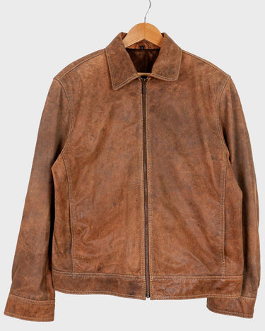 Say goodbye to the days of boring, new-and-shiny leather jackets! Get the good old vintages vibes with this used look 90s brown leather jacket that's already been through the ropes and just waiting to take you on a wild ride. Rock it with confidence! Please keep in mind that this vintage leather jacket has some flaws f.e last photos.