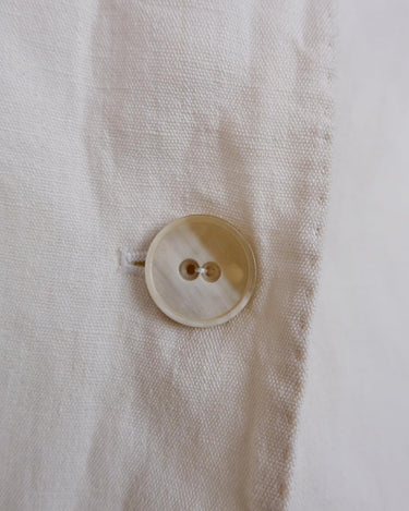 Slip into effortless luxury with this vintage Max Mara pure linen blouse — straight from the golden age of 90s Italian fashion. With its sharp lapels, sculpted silhouette, and waist-defining belt, it’s pure understated power dressing. Made from 100% premium linen, it’s light, luxe, and built for those sun-drenched days. Vintage Max Mara never goes out of style.
