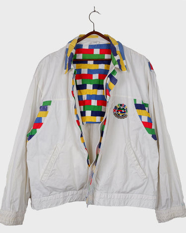 This vintage Missoni Sport windbreaker from the 90s is a standout piece with its bold striped accents and iconic globe logo embroidery. Made in Italy and cut in a comfortable size L, it offers a relaxed fit and lightweight feel – ideal for everyday wear. A rare example of Missoni’s sporty aesthetic, combining timeless design with a splash of color. Effortlessly cool and easy to style.