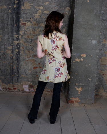 Vintage 90s cream floral pattern sleeveless silk button up blouse (long fit) | M-L