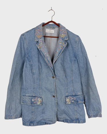 Add a touch of personality to your wardrobe with our Vintage 90s blue denim blazer. Featuring playful splashes of colorful pearls, this blazer exudes a fairy-like charm!