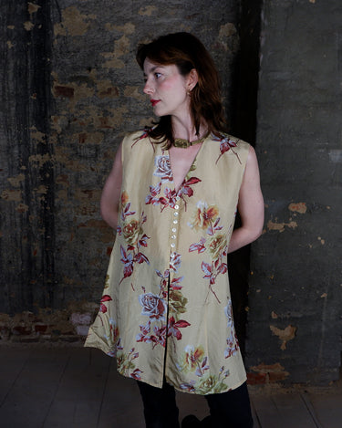 Vintage 90s cream floral pattern sleeveless silk button up blouse (long fit) | M-L
