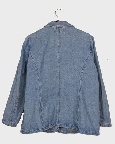Add a touch of personality to your wardrobe with our Vintage 90s blue denim blazer. Featuring playful splashes of colorful pearls, this blazer exudes a fairy-like charm!