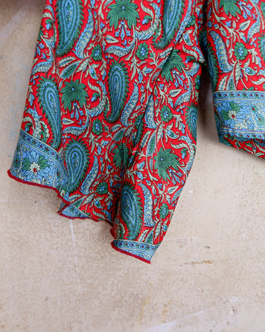 Inspired by the free-spirited vibe of the 70s, this boho paisley-patterned silk-blend tie crop-fit blouse features flared sleeves and a breezy silhouette. Lightweight, very thin, colorful and perfect for sizes XS to S. Throw it on, tie it up, and let your outfit do the talking.