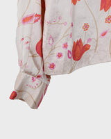Get ready to fall in love with this vintage 80s romantic white blouse! Adorned with red and pink flowers and waving details, it's perfect for adding a elegance to your outfit.