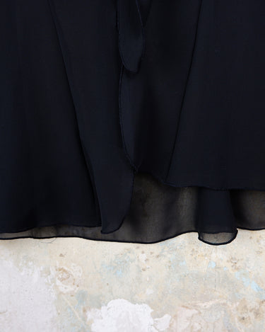 See-through but never low-key – this sheer lace-up jacket brings attitude with every detail. The transparent fabric meets lacing for a look that’s anything but basic. A y2k piece that speaks for itself.