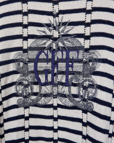 Ready to feel the Designer Giannefranco ferre? Slip into this Designer vintage sweater and let the stiched logo do the talking!
