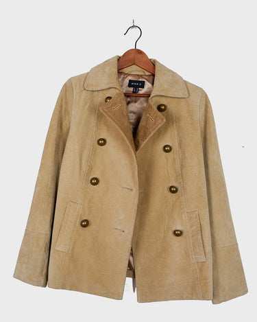 Introducing the y2k beige/cream brown Dino'z leather jacket! Complete with dark golden buttons and light shoulder pads, this jacket is just timeless! 