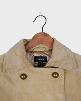 Introducing the y2k beige/cream brown Dino'z leather jacket! Complete with dark golden buttons and light shoulder pads, this jacket is just timeless! 
