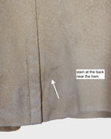 Introducing the y2k beige/cream brown Dino'z leather jacket! Complete with dark golden buttons and light shoulder pads, this jacket is just timeless! 
