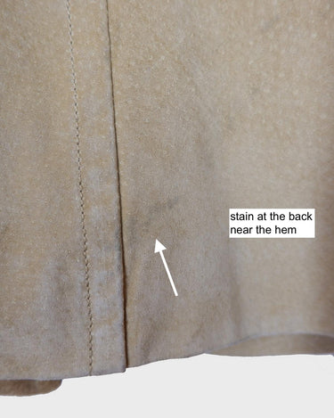 Introducing the y2k beige/cream brown Dino'z leather jacket! Complete with dark golden buttons and light shoulder pads, this jacket is just timeless! 