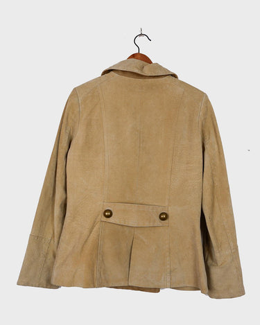 Introducing the y2k beige/cream brown Dino'z leather jacket! Complete with dark golden buttons and light shoulder pads, this jacket is just timeless! 
