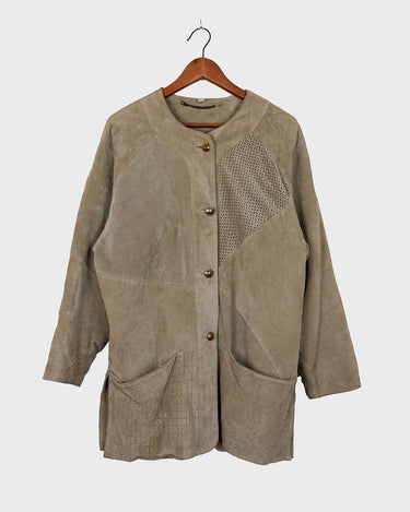 Snag this beige/grey leather jacket (thin) in size M. A timeless addition to any wardrobe!