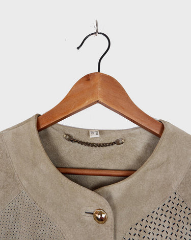 Snag this beige/grey leather jacket (thin) in size M. A timeless addition to any wardrobe!