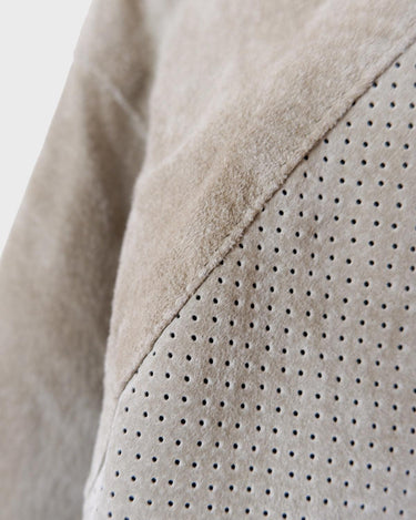 Snag this beige/grey leather jacket (thin) in size M. A timeless addition to any wardrobe!