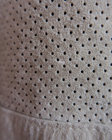 Snag this beige/grey leather jacket (thin) in size M. A timeless addition to any wardrobe!