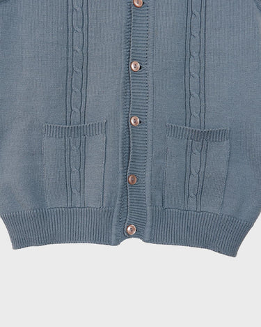 This vintage vest is the perfect mix of classic and casual - sure to be your new go-to look! Its 80s style knitted fabric in a bold blue hue is sure to make it easy to match it with your wardrobe.