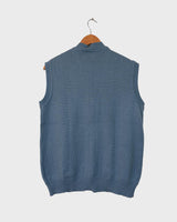 This vintage vest is the perfect mix of classic and casual - sure to be your new go-to look! Its 80s style knitted fabric in a bold blue hue is sure to make it easy to match it with your wardrobe.
