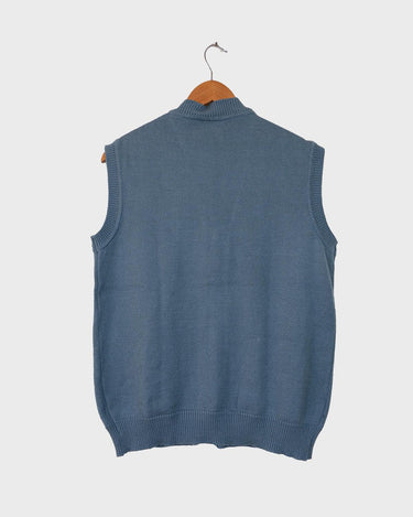 This vintage vest is the perfect mix of classic and casual - sure to be your new go-to look! Its 80s style knitted fabric in a bold blue hue is sure to make it easy to match it with your wardrobe.