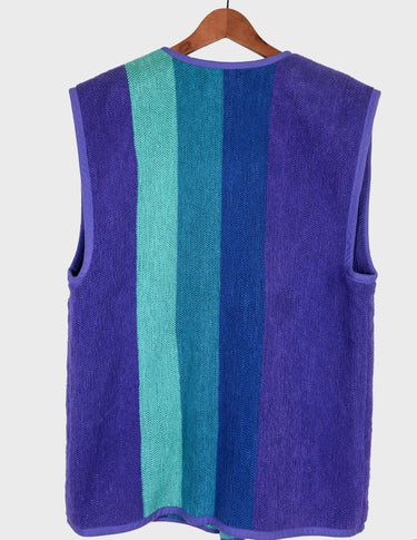 Revive the perfect 90s vibe with this must-have vest! From the deep blue color to the unforgettable frottee look, this Premium cotton vest is the ultimate throwback. Ready to rock M-L sizing, show off your style and get grooving!