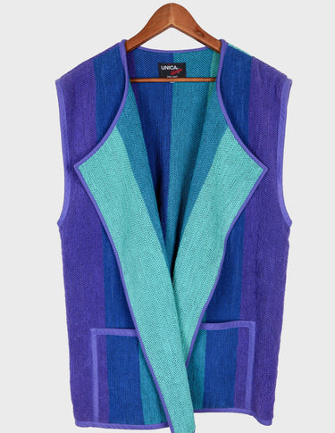 Revive the perfect 90s vibe with this must-have vest! From the deep blue color to the unforgettable frottee look, this Premium cotton vest is the ultimate throwback. Ready to rock M-L sizing, show off your style and get grooving!