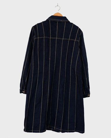 Unleash your inner '90s fashion icon with our Vintage 90s black/dark blue long denim coat! This coat isn't just a coat - it's a statement piece for denim lovers! Embrace this edgy look and grab it now!