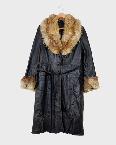 Let your 70s style heart shine with this Vintage 70s black leather penny lane coat with real fur. It features a thin leather that keeps you warm and comfy while you rock that sweet '70s vibe.